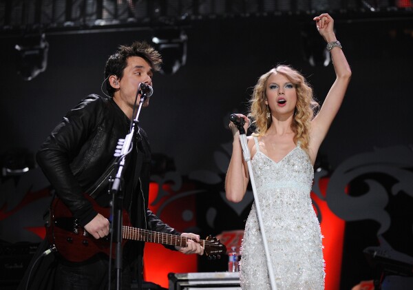 Taylor y John Mayer cantando