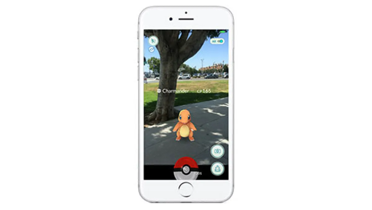 En el juego, se pueden enontrar Pokémons a través de la cámara del celular.