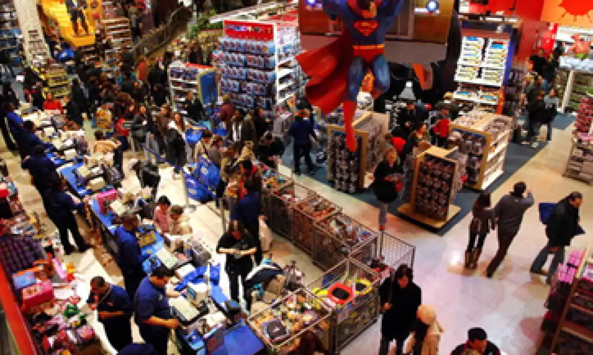 Las ventas de fin de año benefician a estudiantes que desean laborar medio tiempo. (Foto: Getty Images)