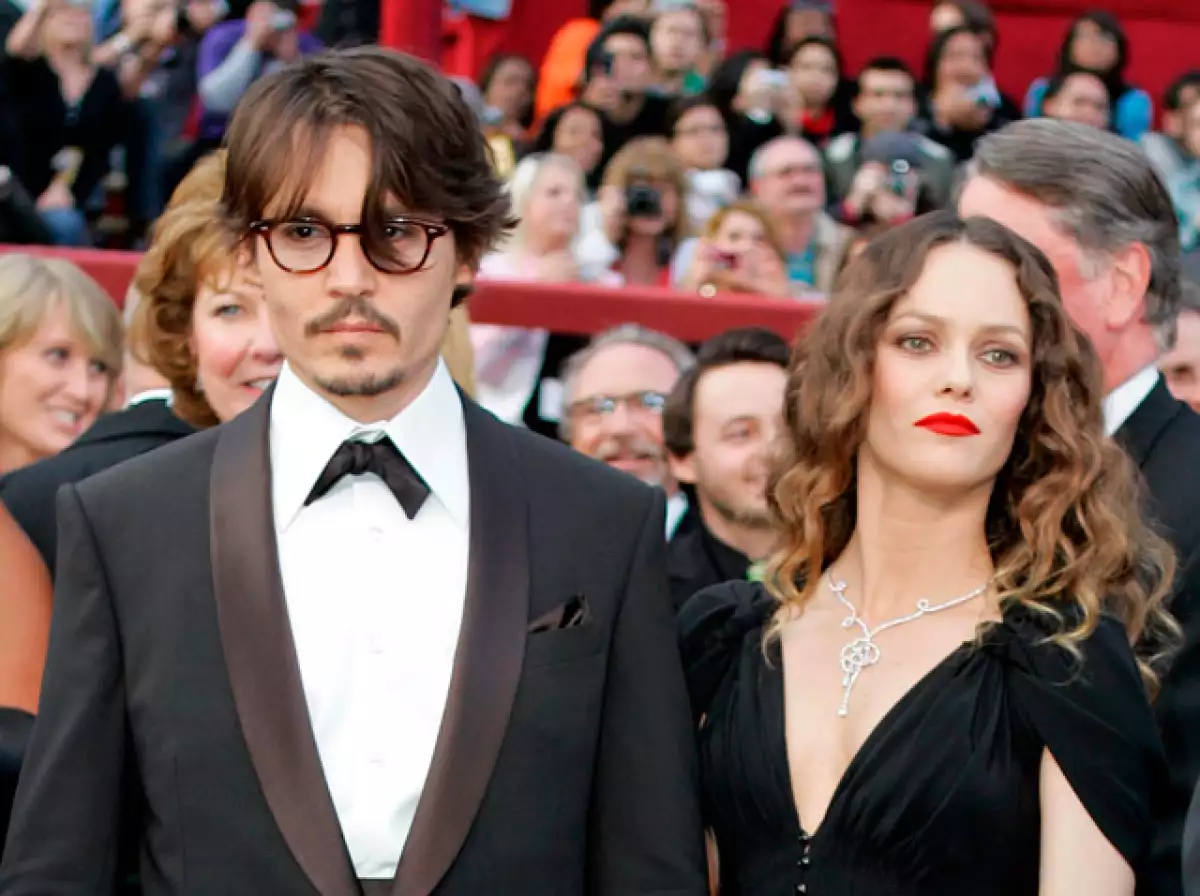 Sin embargo, Depp dijo hace unos meses que ambos estaban tratando de salvar su matrimonio por el bien de sus hijos y por el cariño que existe entre ellos.