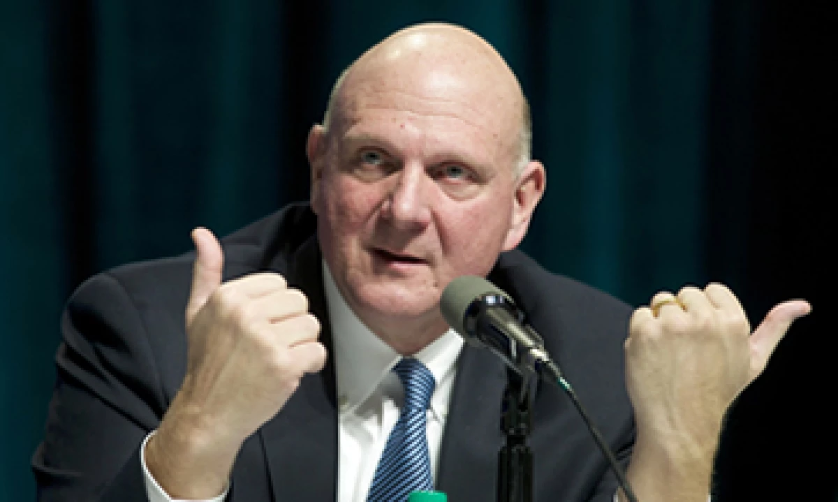Steve Ballmer ayudó a dirigir el equipo de futbol americano de Harvard durante su estancia en esa universidad. (Foto: AFP)