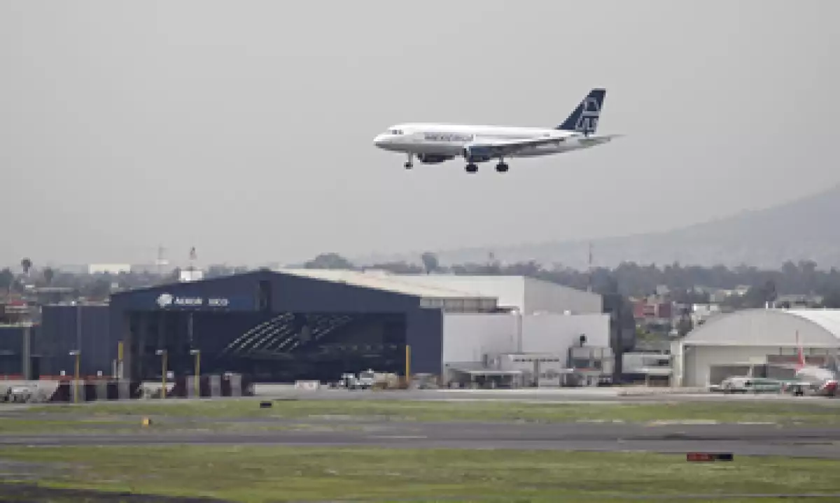 Asur estima que por la crisis y la salida de Aviacas y Mexicana, 109 aviones dejaron de operar (Foto: AP)