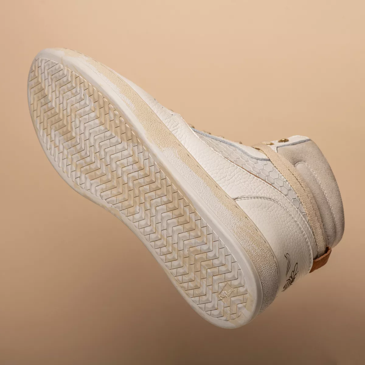 The Surgeon Shoes es el colectivo de Los Ángeles responsable de este diseño único.