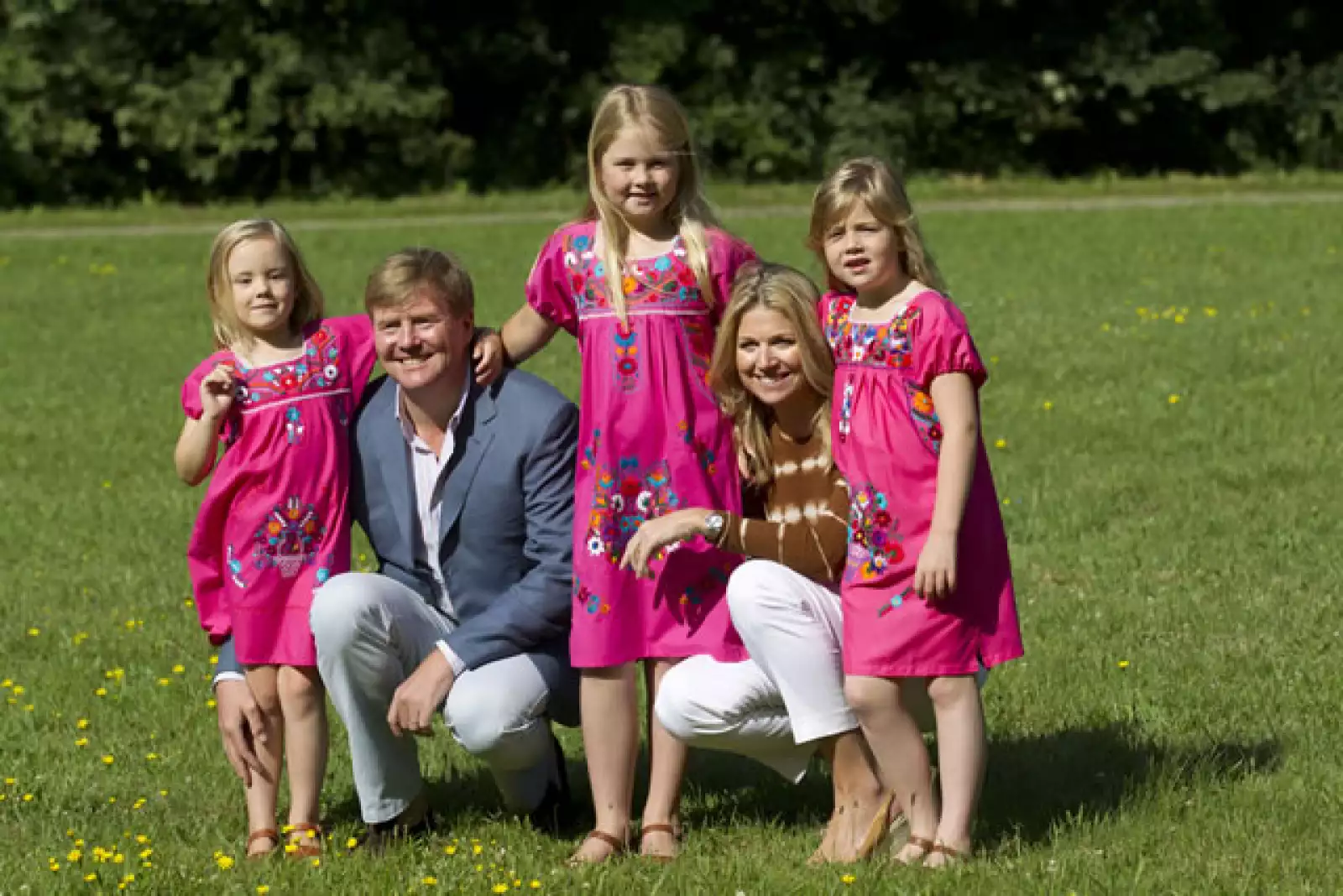Guillermo y Máxima de Holanda posan con Ariane, Alexia y Amalia.