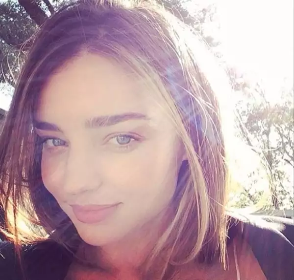 Miranda Kerr siempre luce fresca y muy natural.