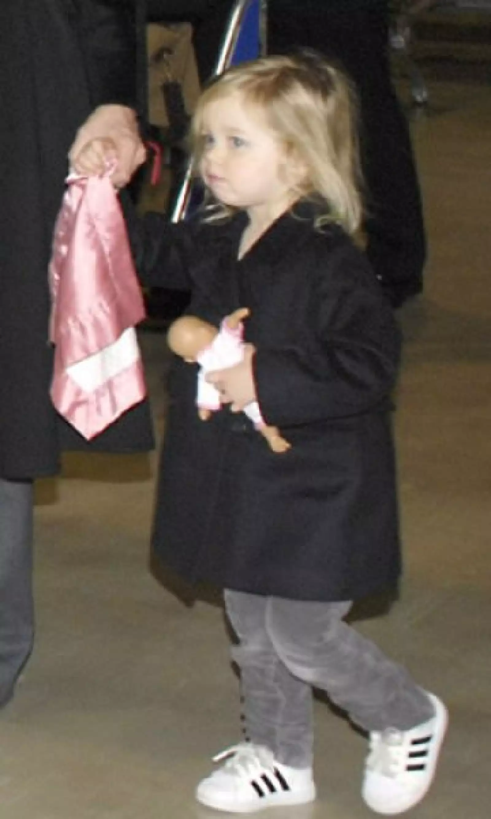 Según declaró Angelina Jolie en 2010, desde pequeña Shiloh ha expresado que se identifica con los niños.