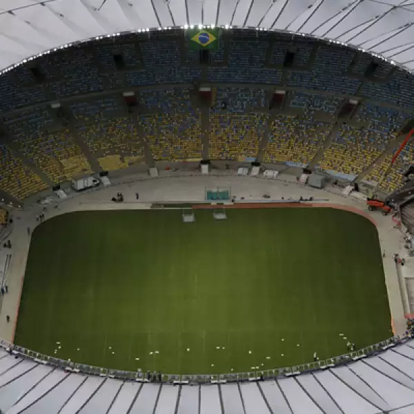 Brasil aún no termina los principales estadios para la Copa Confederaciones, pese a vender ya más de medio millón de entradas.