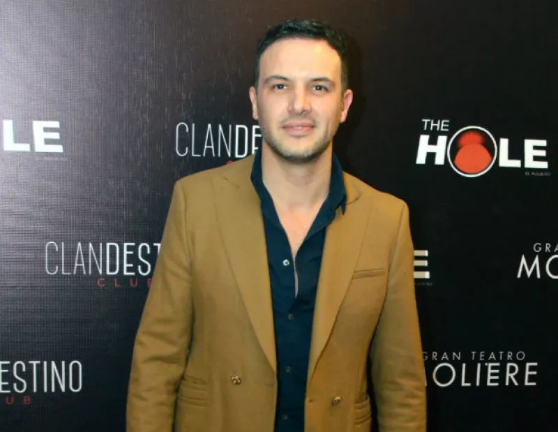 El actor destaca los valores de tolerancia y reprueba los prejuicios al hablar de “Cuatro Lunas”, un largometraje que se centra en las relaciones amorosas entre personas del mismo sexo.