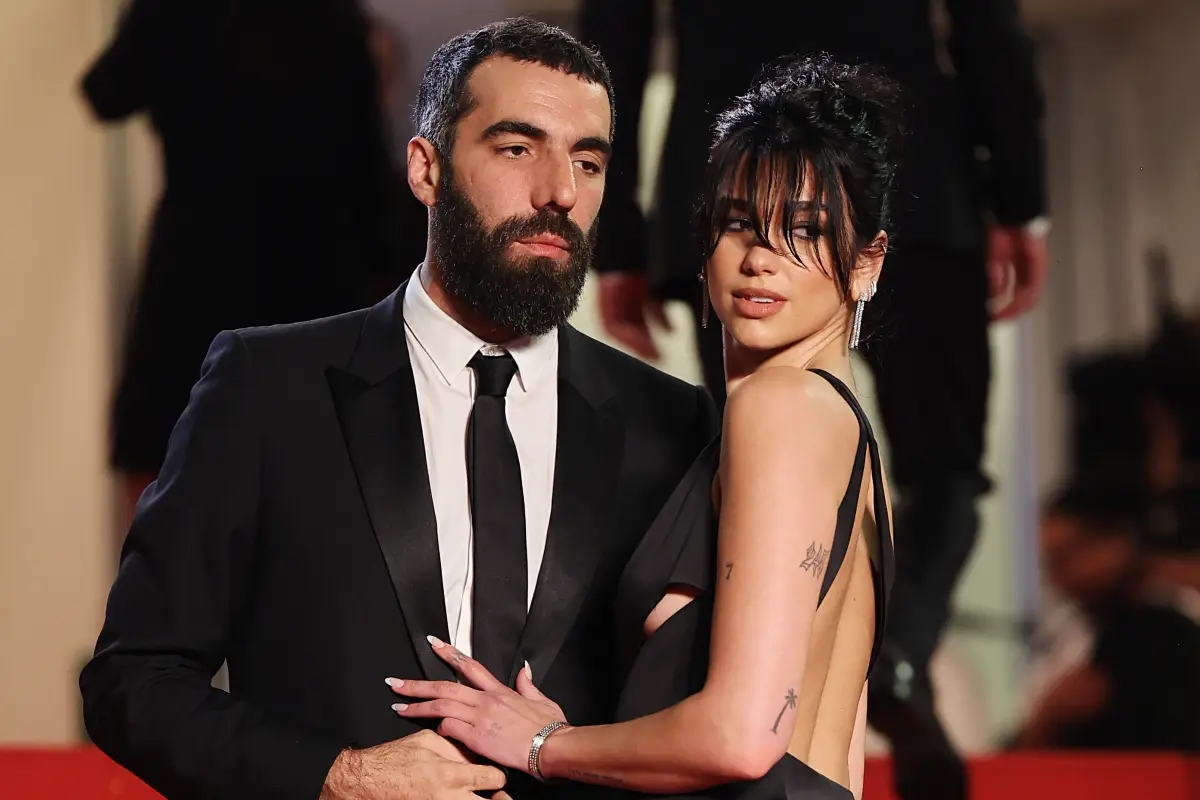 Romain Gavras y Dua Lipa 