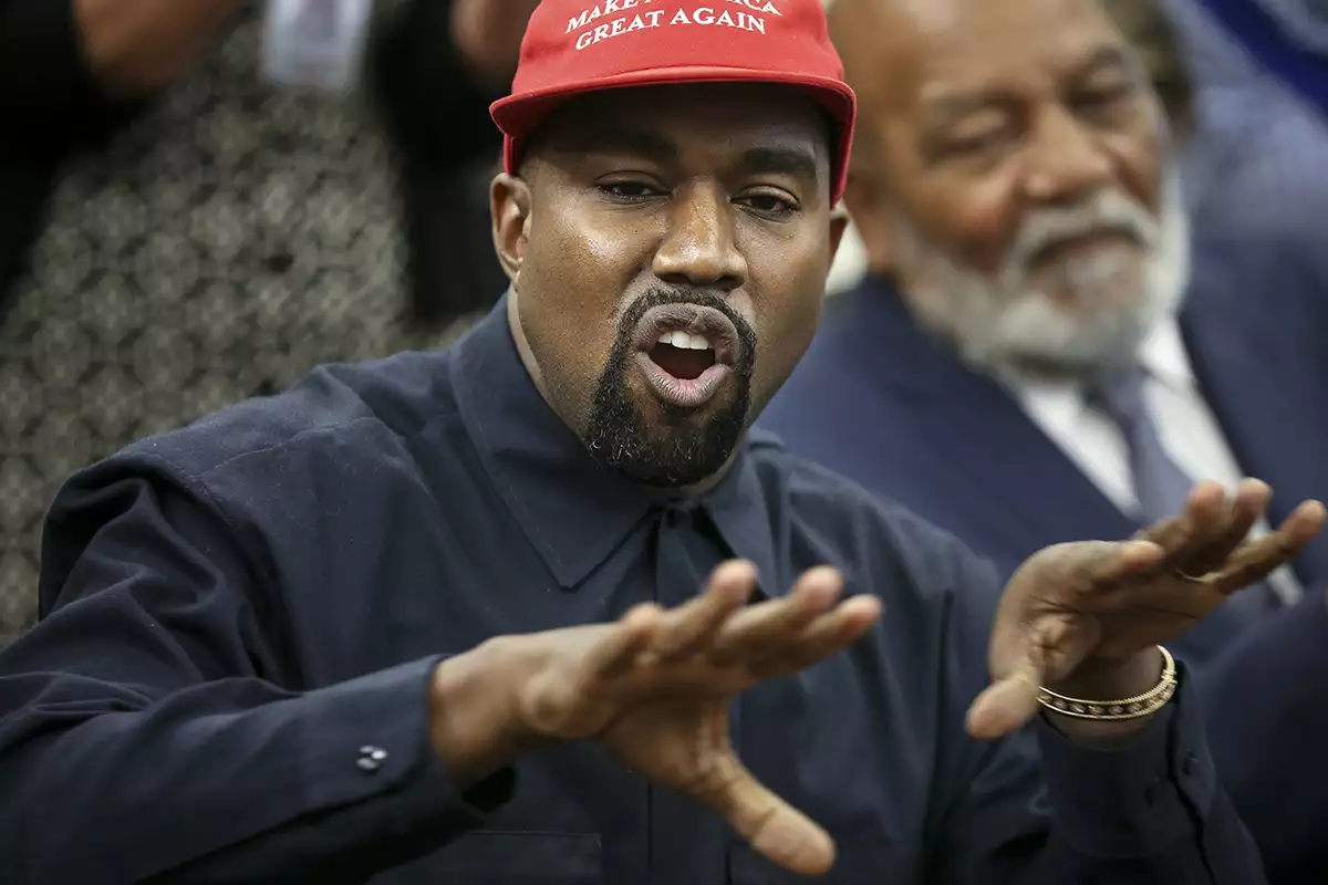 Kanye West reclama a Mark Zuckerberg por restricción de Instagram