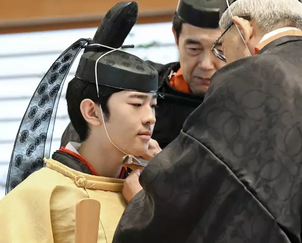 El príncipe Hisahito de Japón celebró su mayoría de edad con una ceremonia imperial