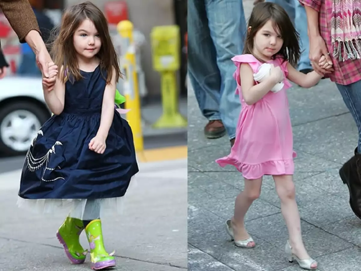 Después de algunos percances en la lluvia la semana pasada, la mini fashionista dejó los zapatos altos y los cambió por unas botitas mucho más apropiadas para su edad.