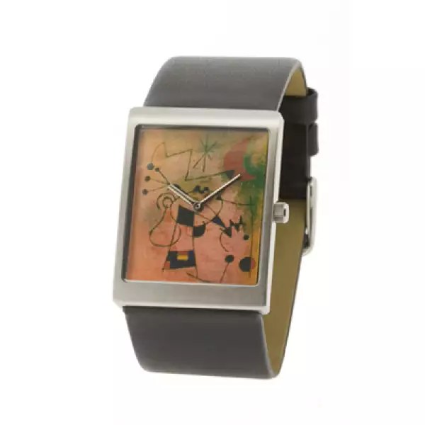 La maquinaria de los cronógrafos es de la empresa japonesa Miyota.