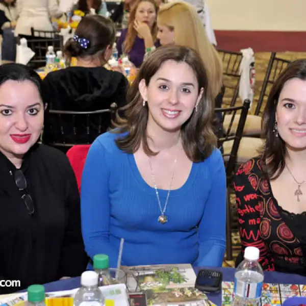 Adriana Gutiérrez de Rodríguez, Mayra Gutiérrez de Aguirre y Yolanda Ávalos de González