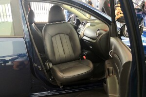 Nissan Versa Asiento Giratorio.jpg