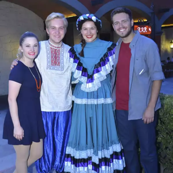 Lindsey Poist, Max Cygnaels Violette Defourt y Mathew Serafin