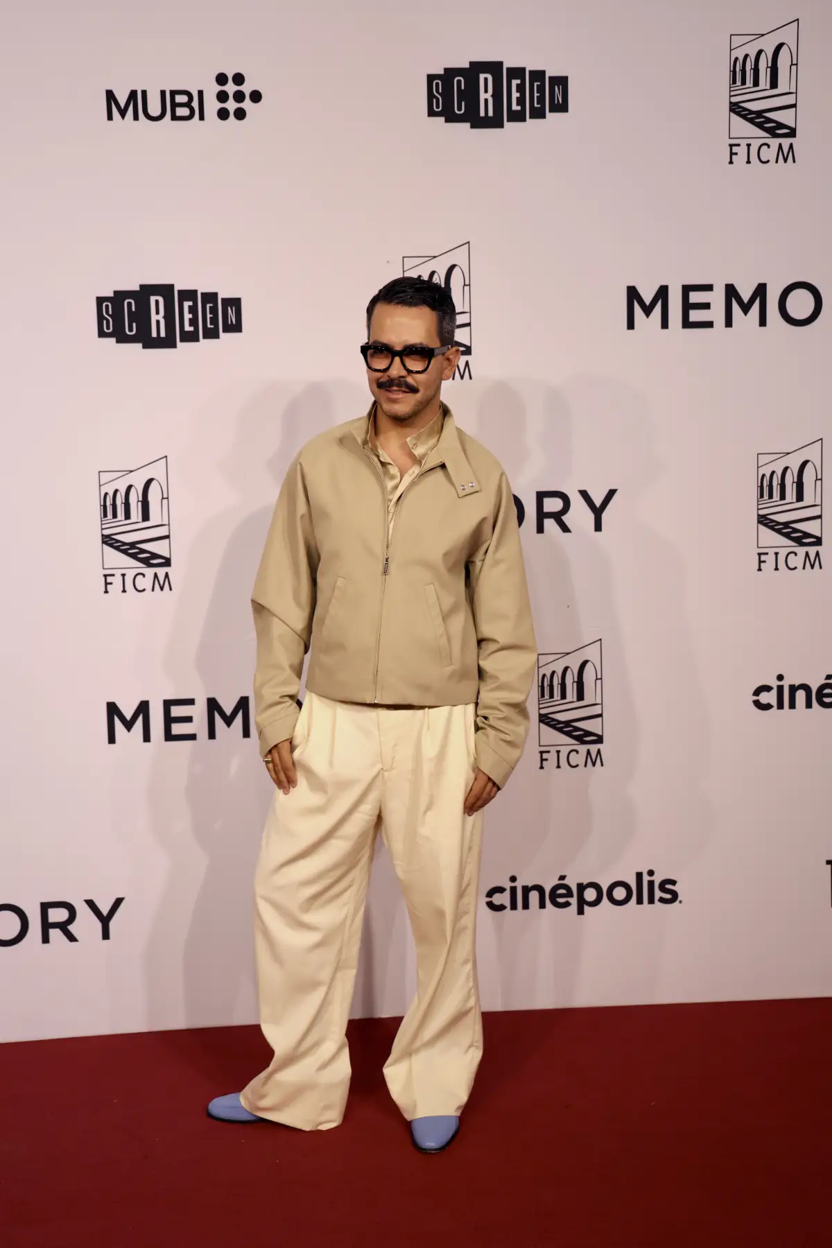 manolo_caro_quien.JPG