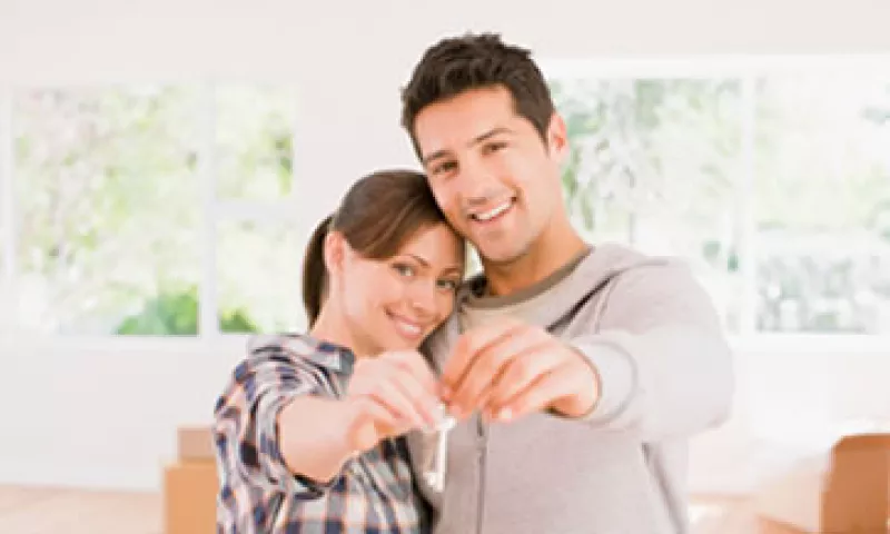 Los expertos recomiendan que los jóvenes ahorren a temprana edad, antes de que adquieran otros compromisos. (Foto: Getty Images)