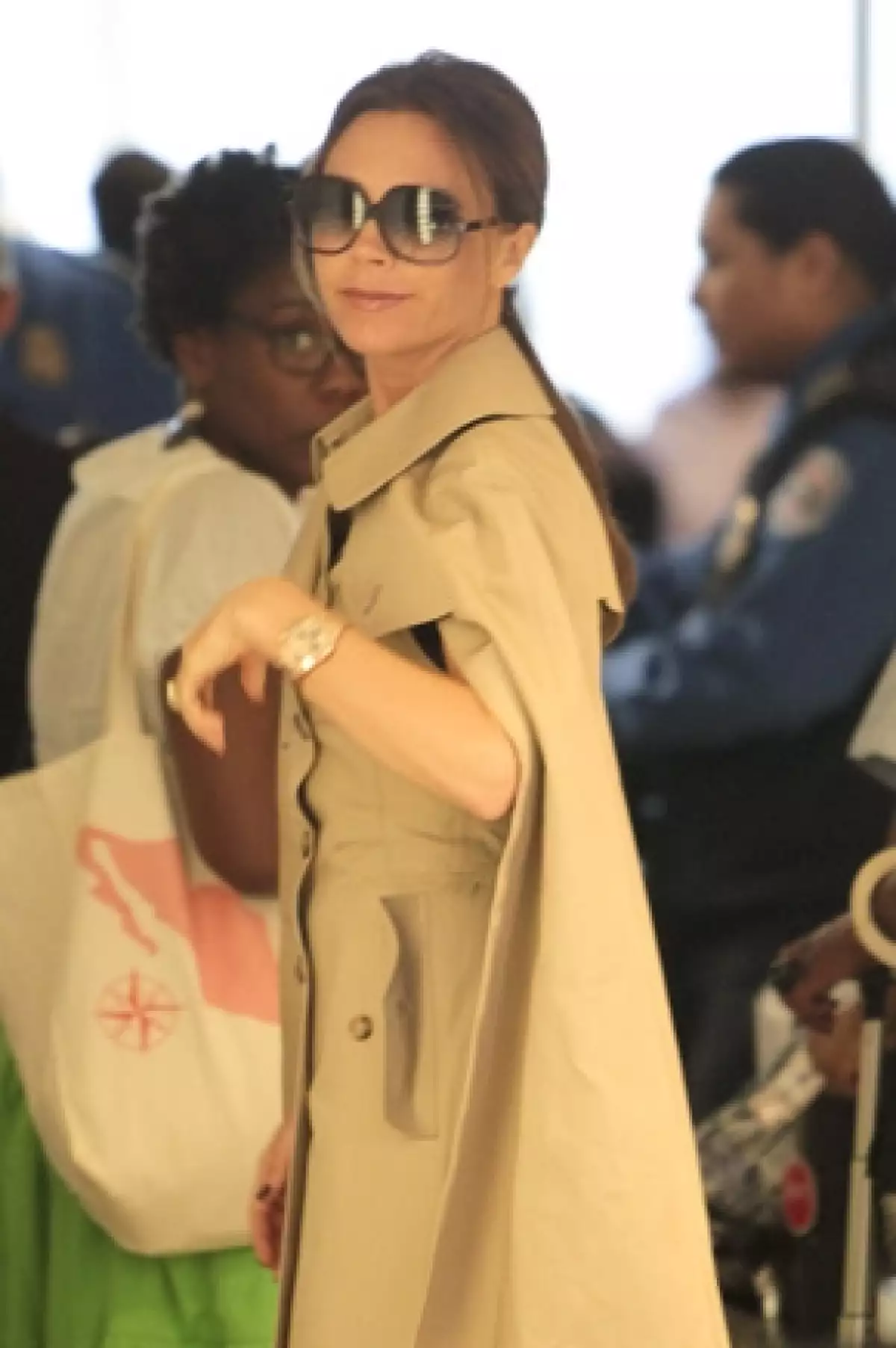 Beckham presentó este martes junto con sus compañeras el musical `Viva Forever!´; tan pronto terminó la rueda de prensa regresó a Los Ángeles para poder ver a su hija antes de que se fuera a dormir.