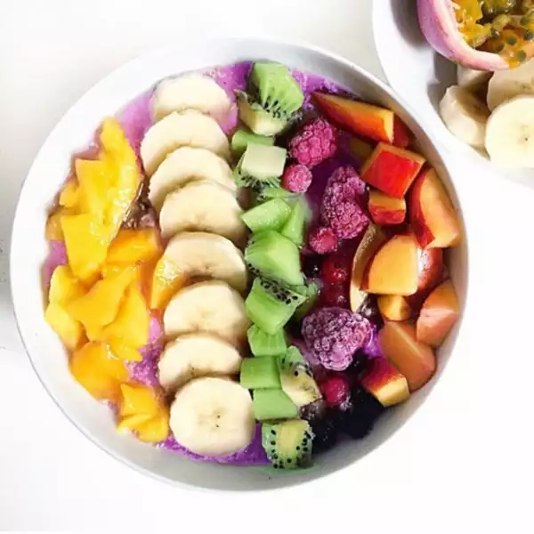 Puedes divertirte decorando tu acai bowl como más te guste.