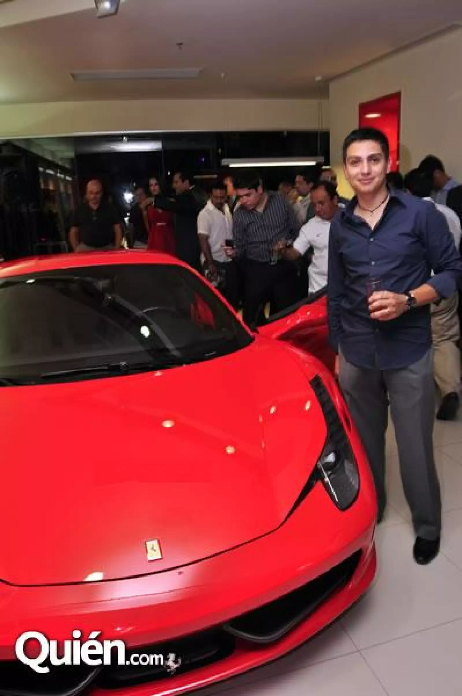 Presentaci?el Ferrari 458