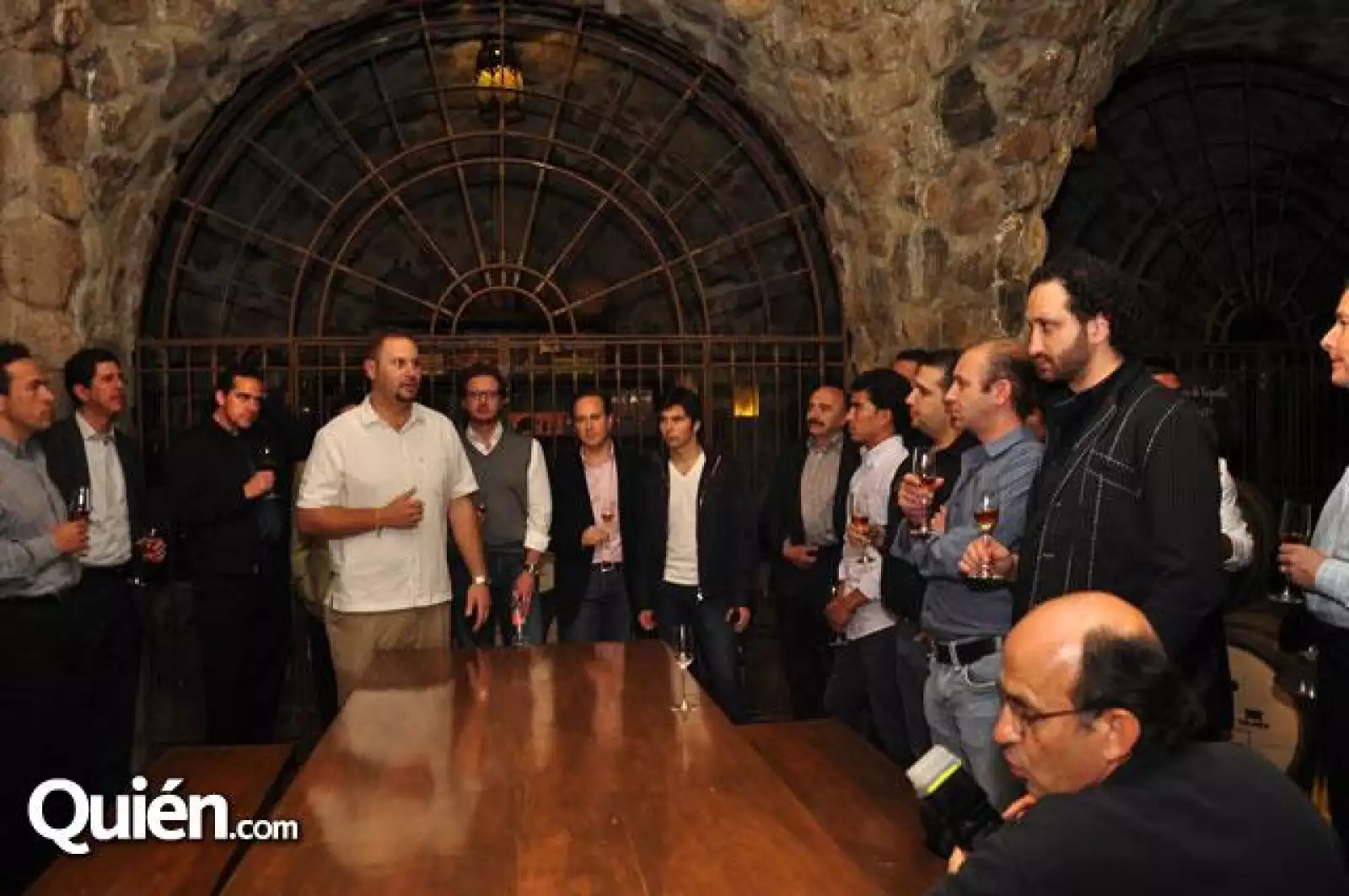 Brindis en la cava Cuervo