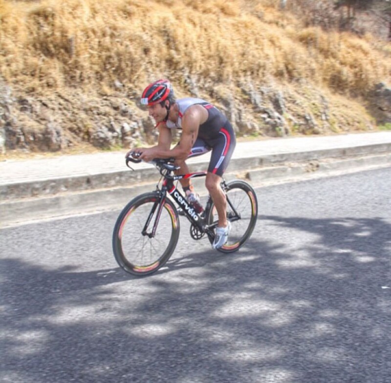 Alex Sirvent en plena rodada en el Triatlón de Chiapas 2015.