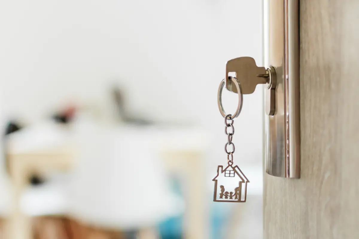 La entrada de una vivienda recién comprada.