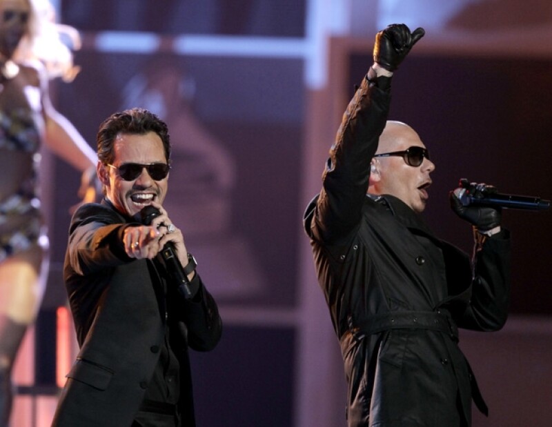 Pitbull y Marc Anthony tuvieron una actuación impresionante al cantar el tema Rain Over Me.
