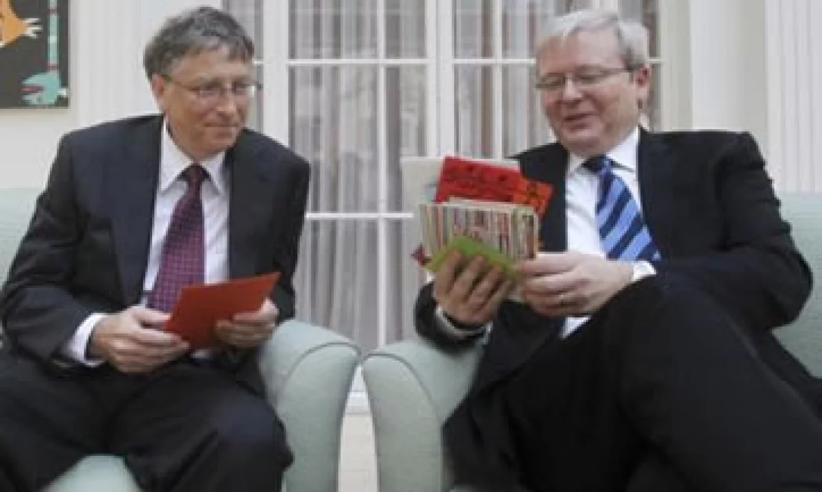 El fundador de Microsoft, Bill Gates (i), y el ministro australiano Kevin Rudd en entrevista con la agencia Reuters. (Foto: Reuters)