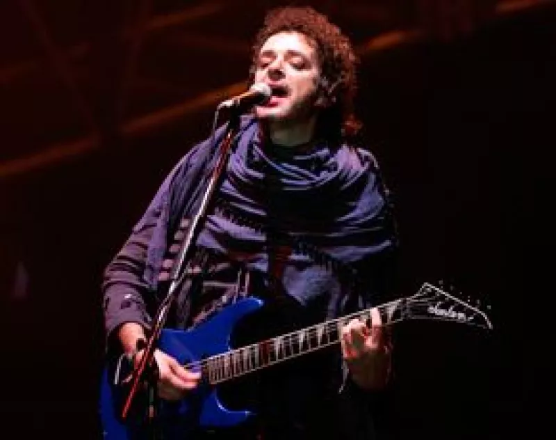 El cantante desmintió someterse a una intervención quirúrjica, tras la dislocación del hombro durante sus vacaciones en Uruguay.