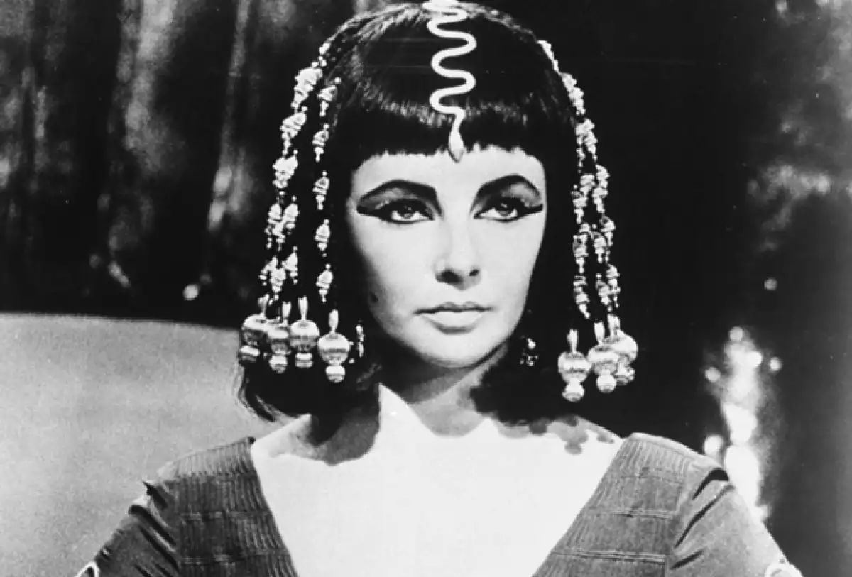 La legendaria actriz, conocida por su belleza, sus matrimonios y su actuación, falleció, según ha confirmado su publicista.