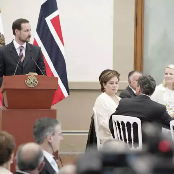 PRINCIPES DE NORUEGA EN CASTILLO DE CHAPULTEPEC