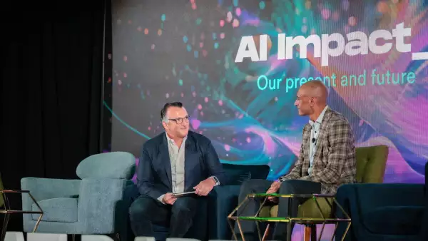 Martin Migoya, CEO de Globant, y Christopher Young, VP para Microsoft, en Converge 2024