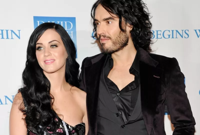 Por no firmar un acuerdo prenupcial, la cantante se verá obligada a dar la mitad de su fortuna a su ex pareja Russell Brand.