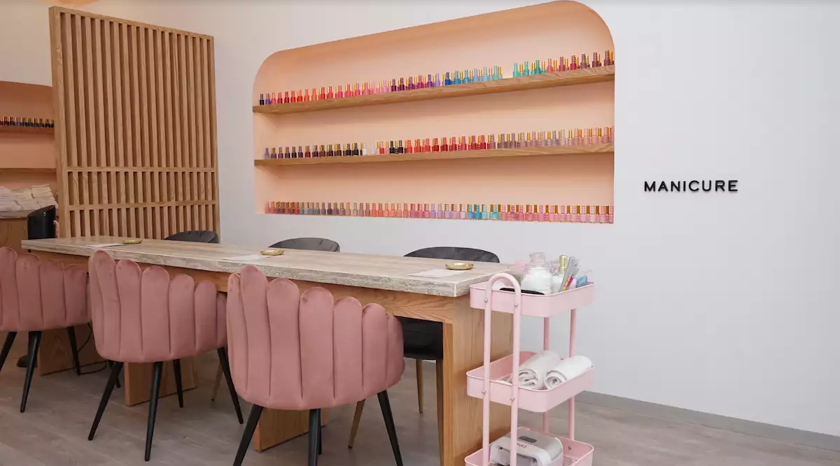 Canela Nail Bar manicure 