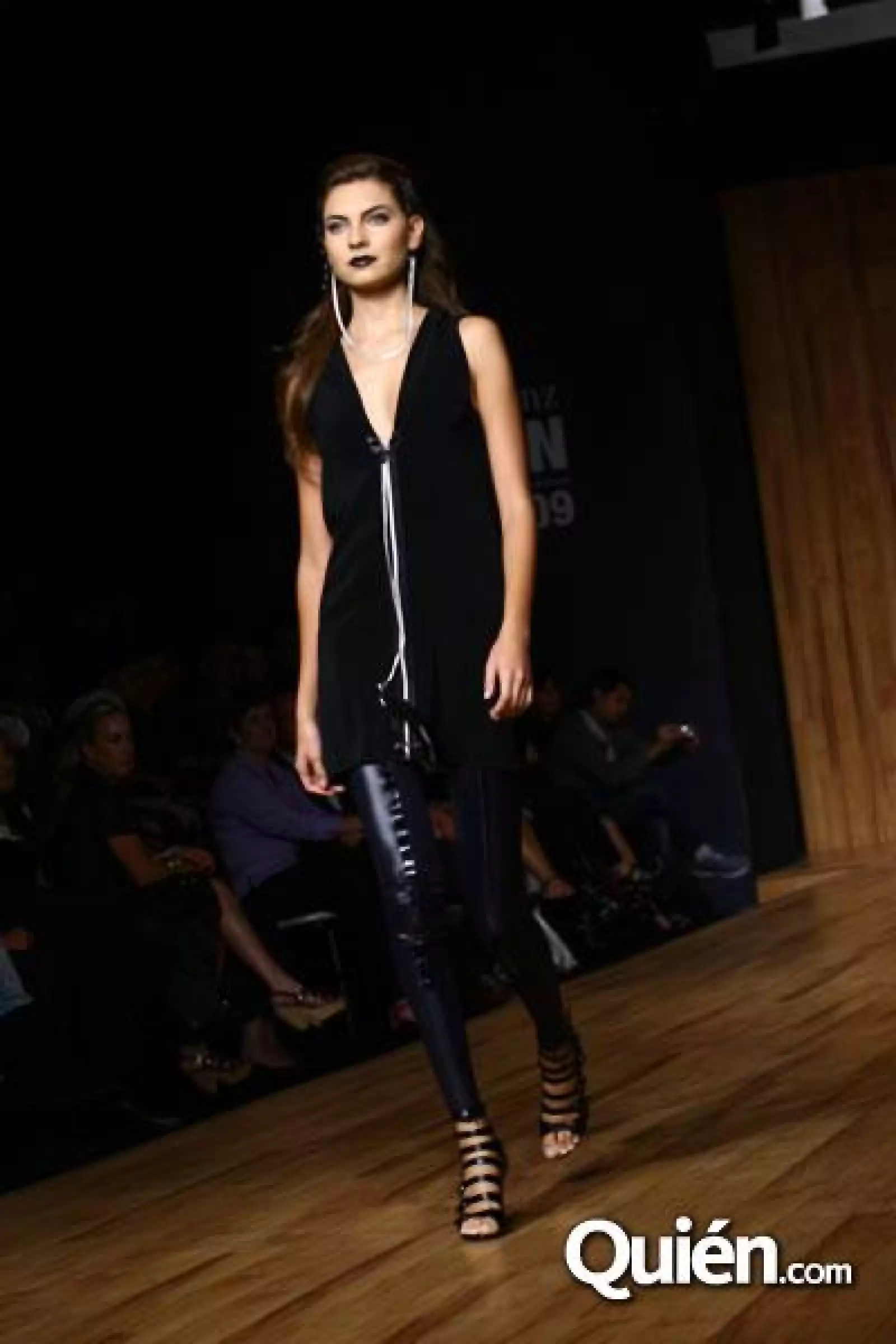 MF Pasarela Cesar Arellanes