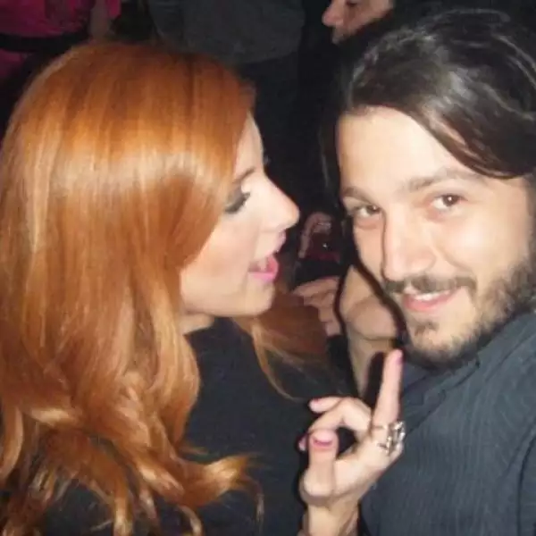 Luego de que Diego Luna presentó la obra de teatro “El buen canario” en Monterrey, asistió al Bar George en donde convivió con Pamela Manzur.