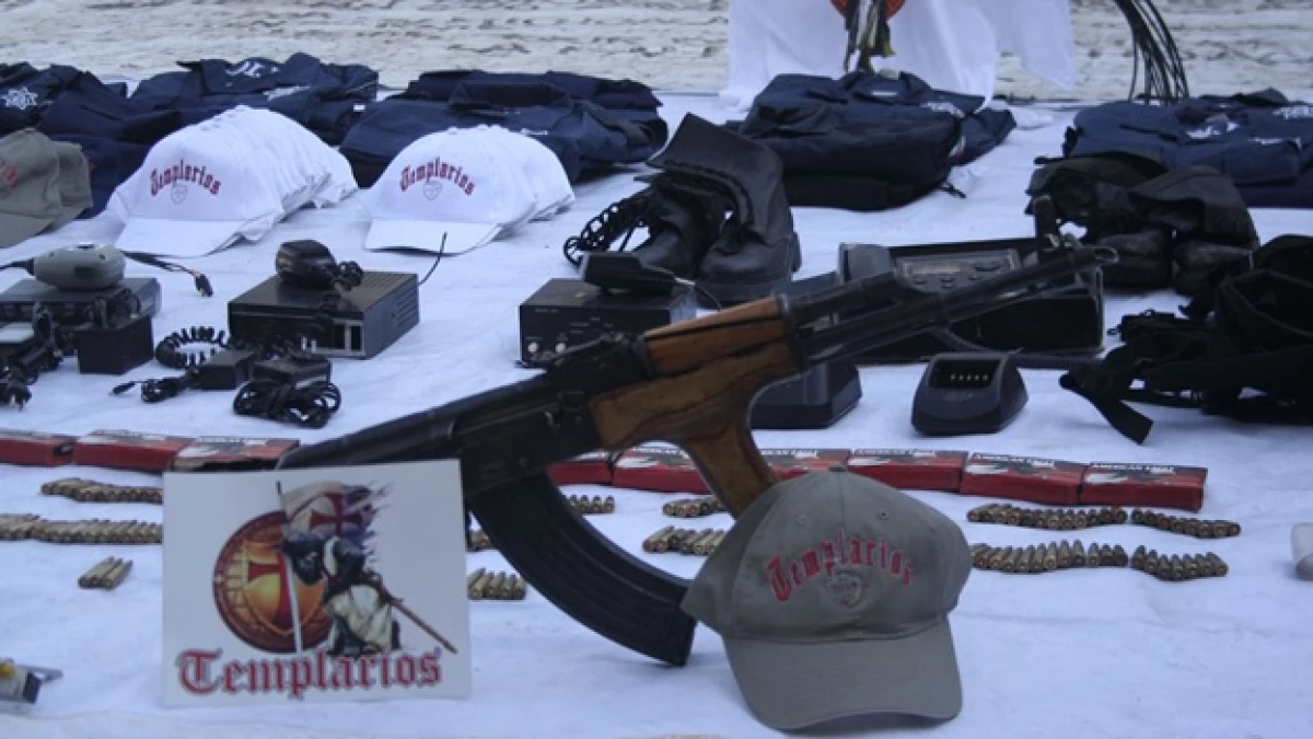 gorras y armas de caballeros templarios