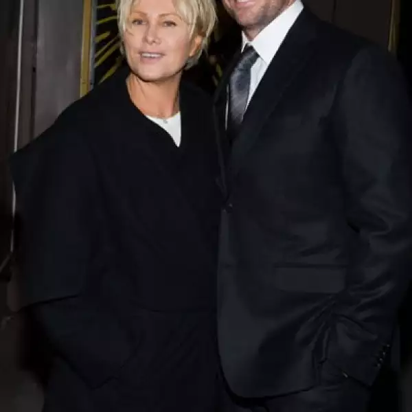 Hay quien dice que la esposa de Hugh Jackman, la actriz australiana Deborra Lee-Furness no es tan guapa como su marido...