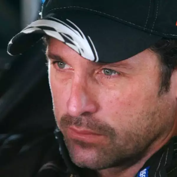 El actor es aficionado a las carreras, aquí concentrándose antes de correr en la Homestead Miami Speedway de Florida.