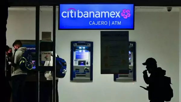Clientes Banamex en cajero. Su app no es compatible con iOS16.1