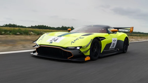 Aston Martin Vulcan AMR Pro