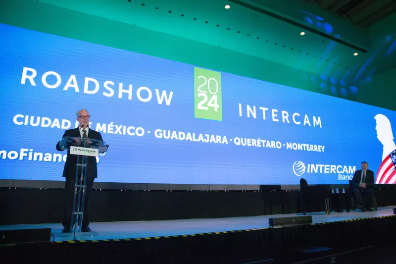imagen de Eduardo García Lecuona, presidente ejecutivo y director general de Intercam Grupo Financiero, durante su presentación.