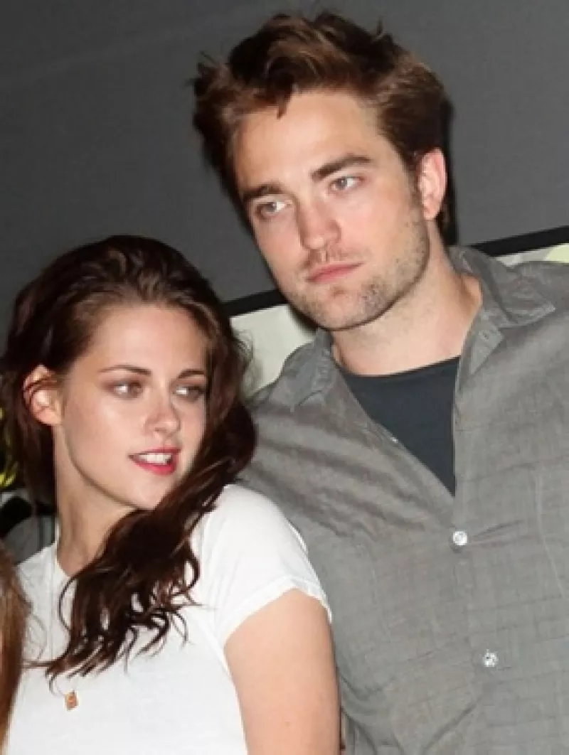 Desde que se diera la noticia de la infidelidad de Kristen Stewart, el actor británico no ha sido visto, sin embargo dicen que está en la casa de verano de Reese Witherspoon.