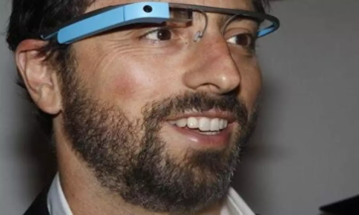 El cofundador de Google de 40 años en la reunión con la prensa. (Foto: Reuters)