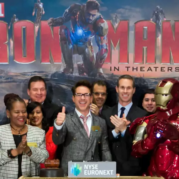 Iron Man y el actor Robert Downey Jr acudieron a la apertura del mercado en Nueva York.