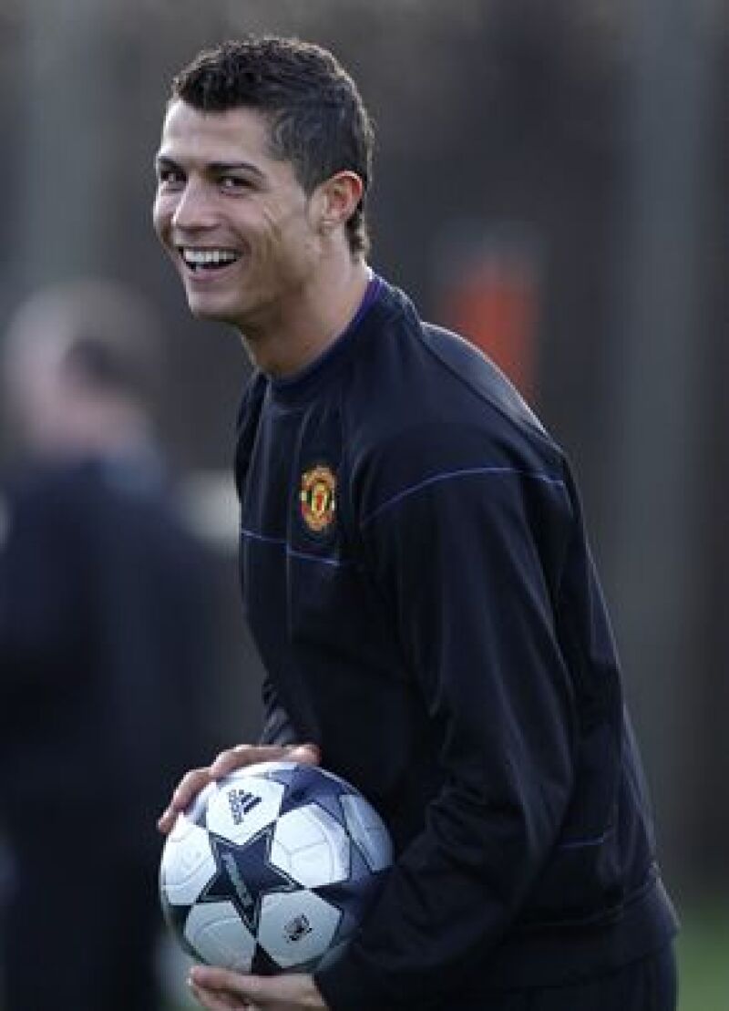 De esta manera, el delantero del Manchester United es el tercer jugador portugués que logra tal distinción junto con Eusebio en 1965 y Luis Figo en el 2000.