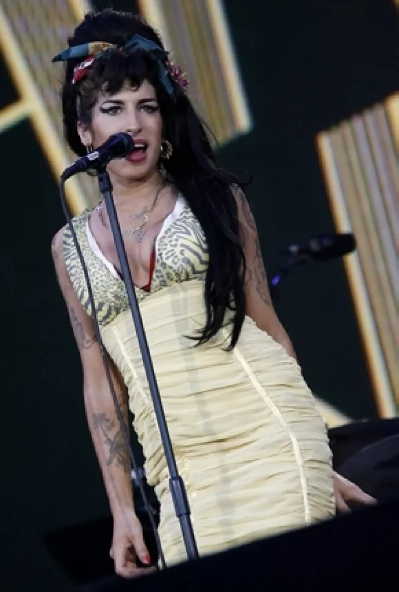 Revela amigo de la cantante que horas antes de morir, la "Diva del Soul" gastó mil 70 euros en cocaína y heroína