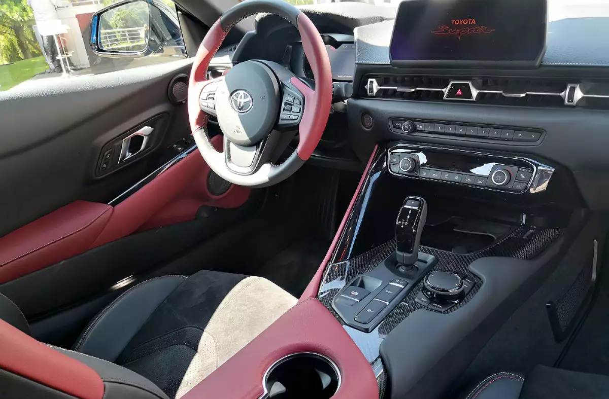 Toyota Supra int.jpg